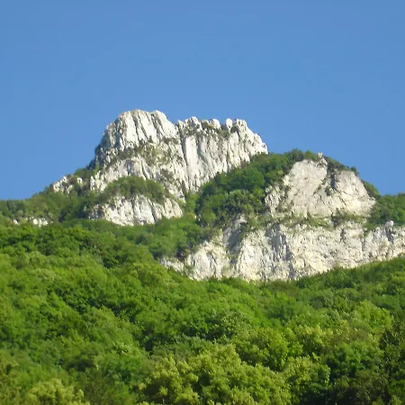 La Source 3* Saint-Jean-de-Chevelu